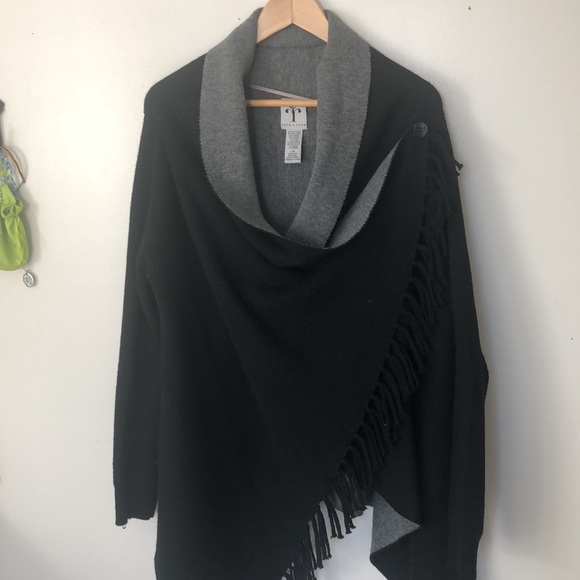 Asymmetrical wrap sweater - Picture 2 of 4
